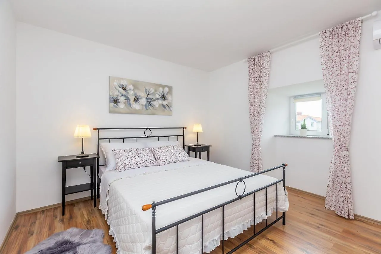 Holiday House Jele Vikendica Vrh (Krk)